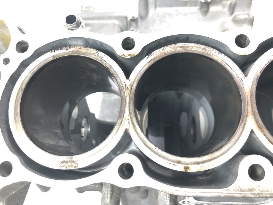 Honda CBR 900 RR Fireblade SC33 [2000] - Carter moteur avec pistons