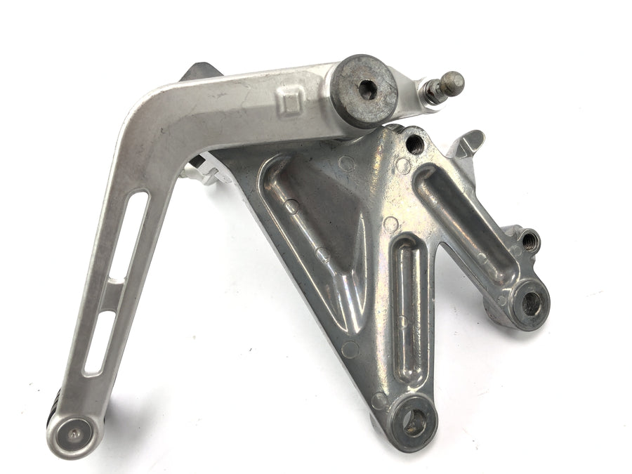 Triumph Street Triple R 675 D67LD [2010] - footrest system driver on the left with switching pedal