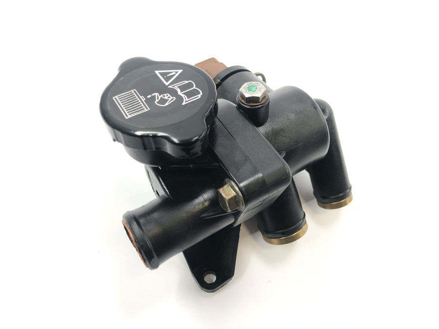 Triumph Tiger 955i 709EN [2003] - Thermostat housing coolant distributor cooling system