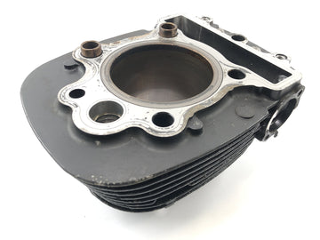 Yamaha XVS 650 Drag Star VM03 [2001] - cylinder with pistons behind - 0