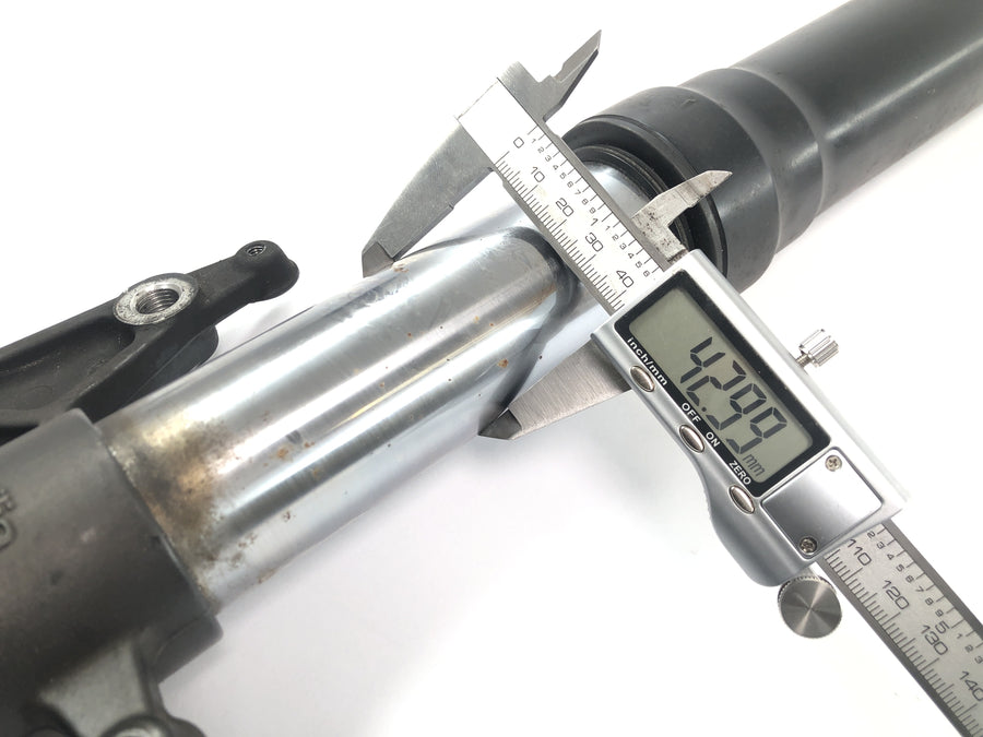 Aprilia RSV 1000 R [2004] - fourche télescopique fourche avant complète avec axe