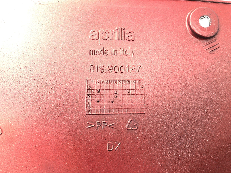 Aprilia RST 1000 Futura [2002] - revêtement de revêtement latéral sur le couvercle de la partie droite