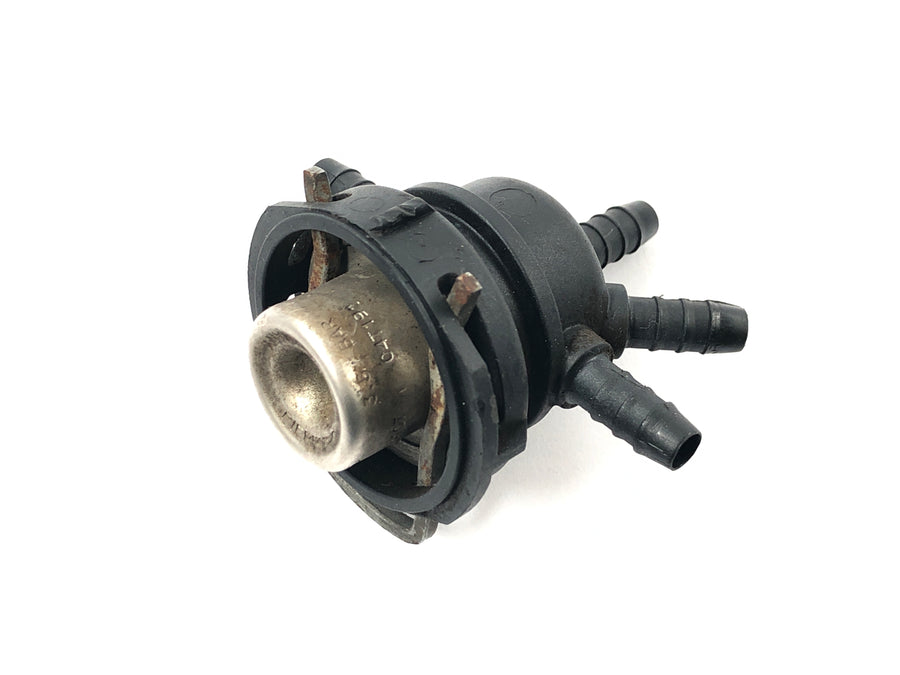 BMW R 1200 GS R12 K25 [2004] - Fuel distributor petrol distributor