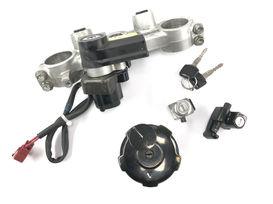 Honda XRV 750 Africa Twin RD04 [1990] - top triple clamp with ignition lock tank cap