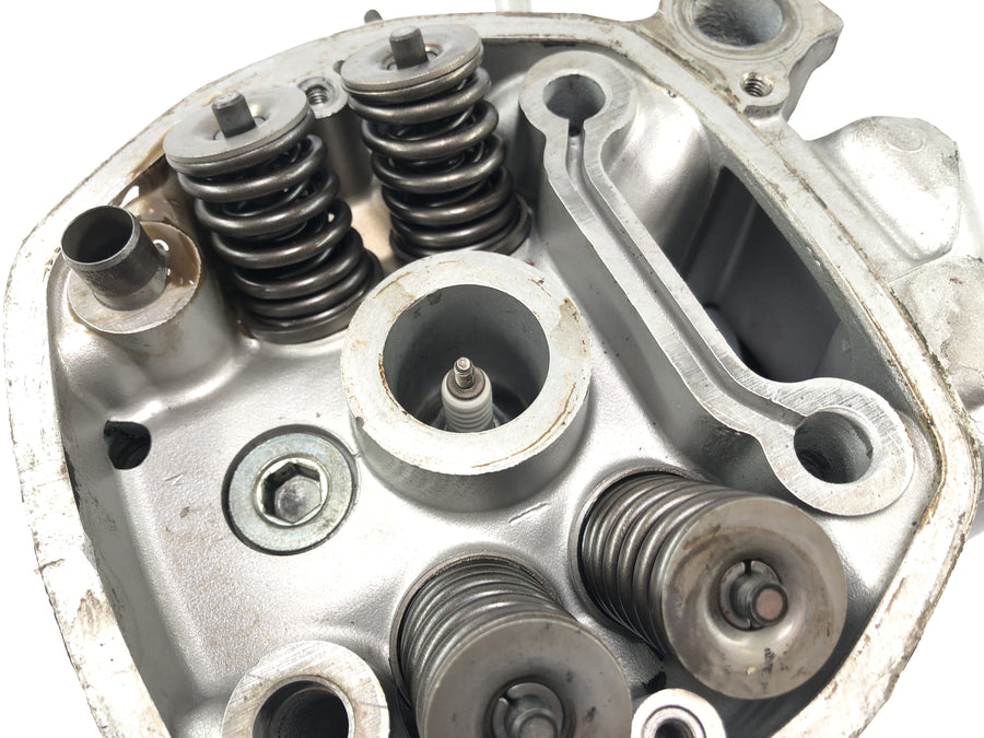 Honda GL 500 Silverwing PC02 [1982] - cylinder head on the right