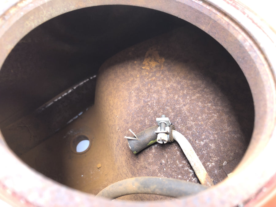 Ducati 900 SS [1991] - Tank Benzintank beschädigt muss geschweisst werden