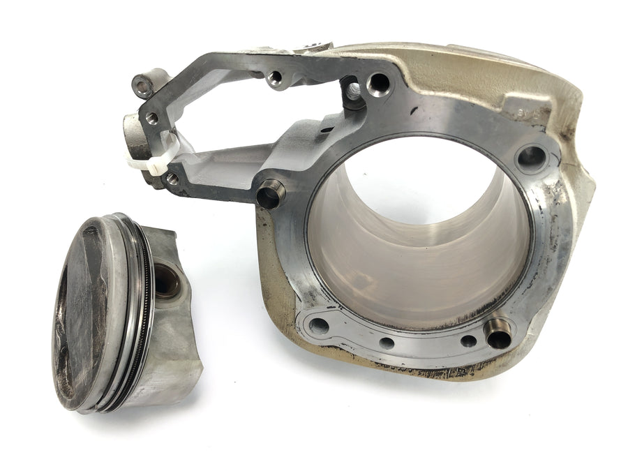 BMW R 1150 R R21 [2003] - cylinder with pistons on the right