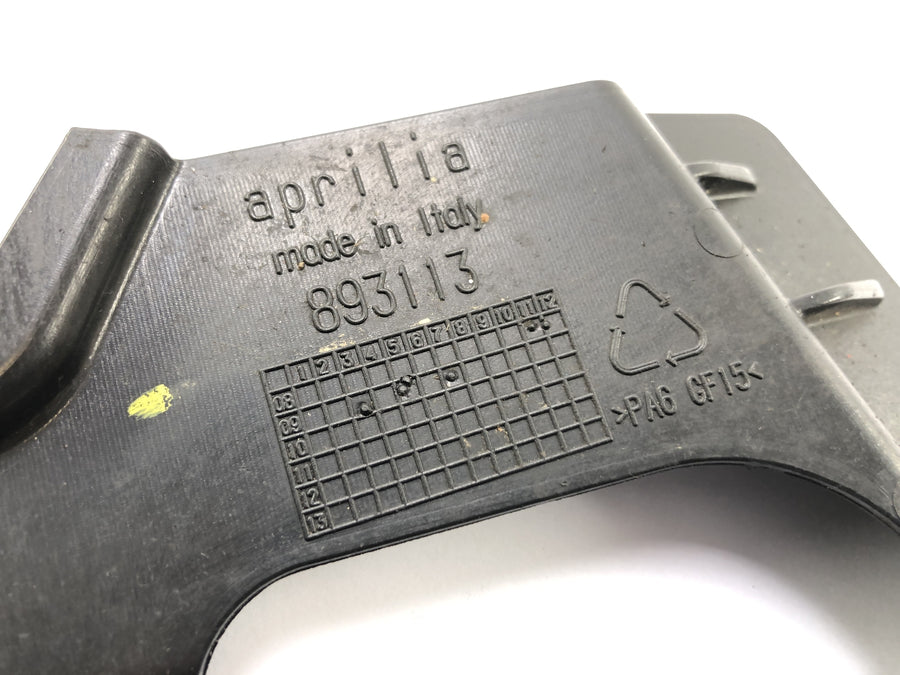 Aprilia RSV4 1000 [2010] - Lower fork bridge cover