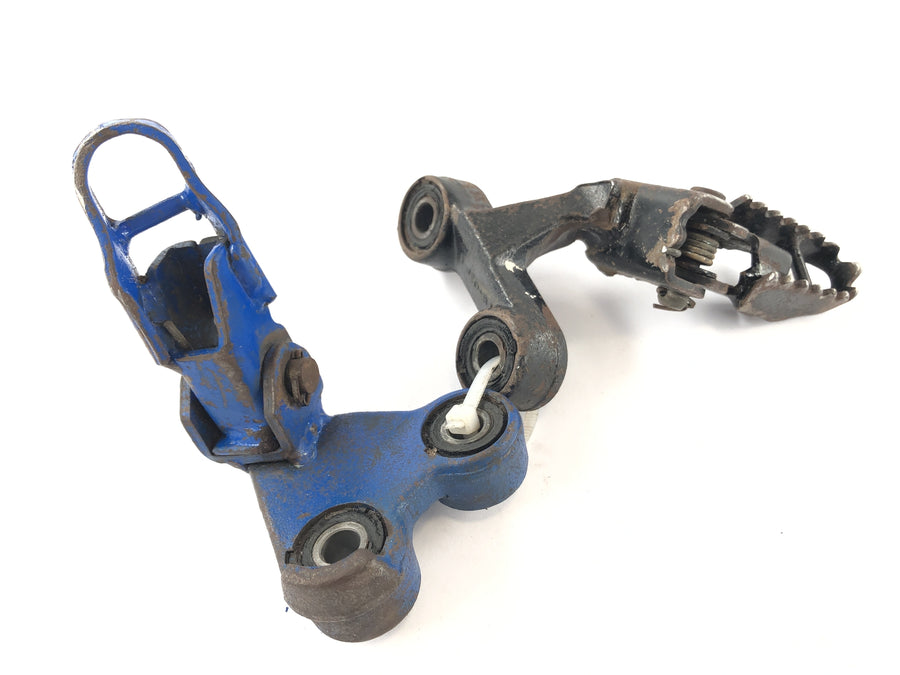 Suzuki DR 350 SK42B [1991] - driver's footrests left and right driver's footrests