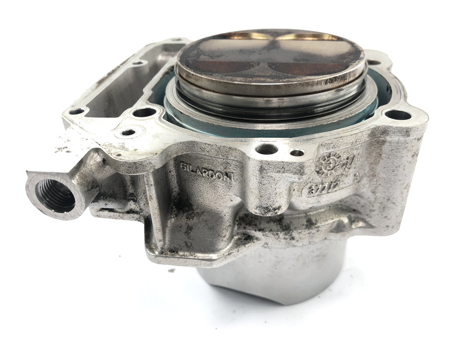 Aprilia RSV 1000 R [2004] - cylindre avec piston à l'avant
