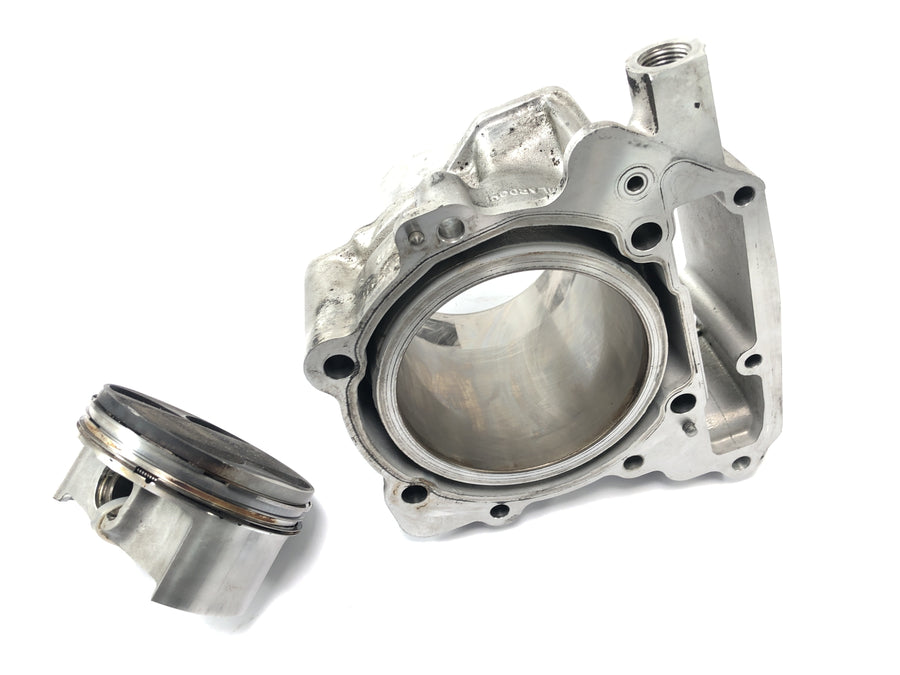 Aprilia RSV 1000 RP Mille [2001] - Cylindre avec piston arrière