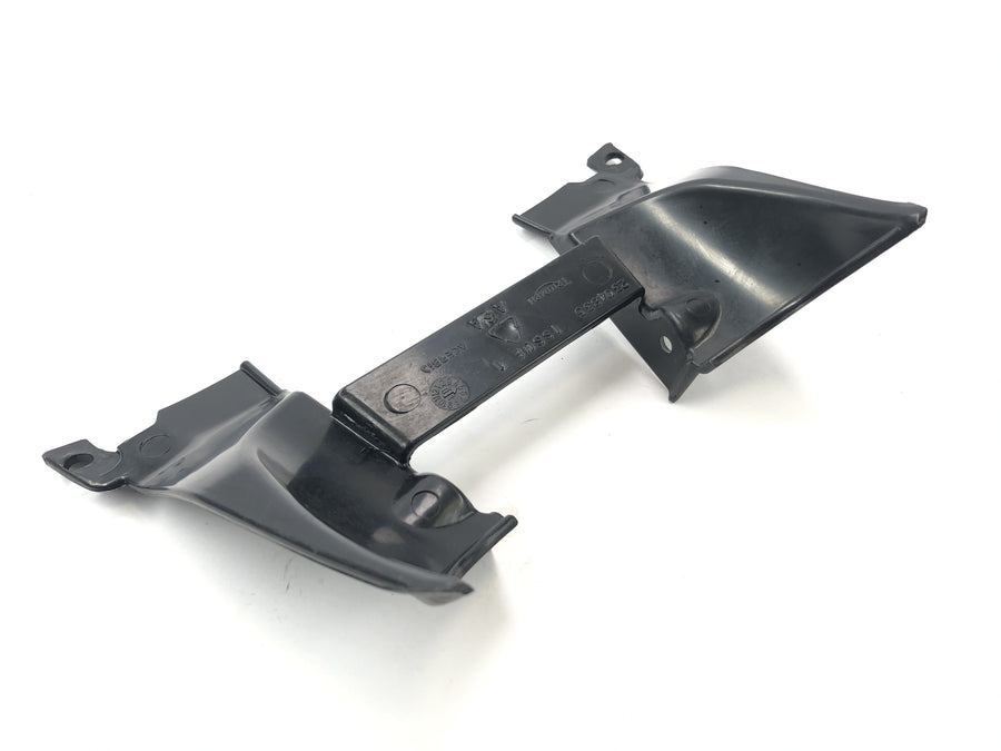 Triumph Daytona 955i T595N [2003] - cladding air duct cladding front duct