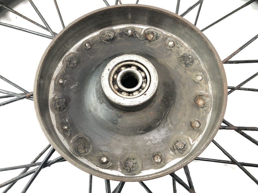 DKW NZ 250 [1938] - Roue avant avec rayons et moyeu.