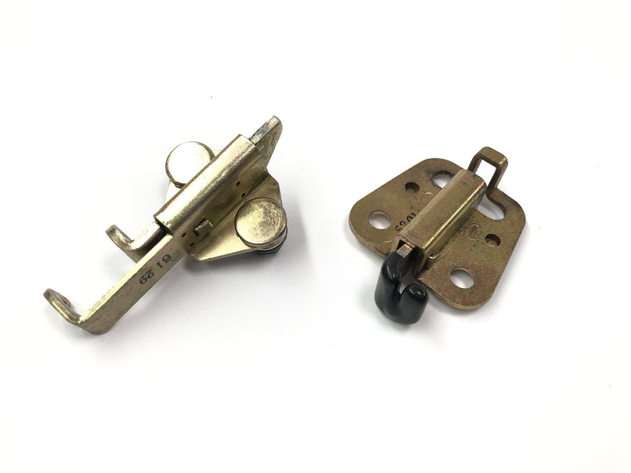Yamaha TRX 850 4UN [1996] - Seat lock latch latch snap hook mechanism