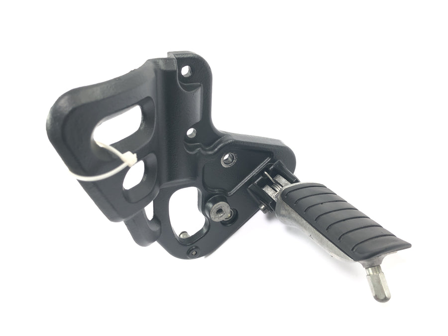 Triumph Tiger 955i 709EN [2003] - Repose-pieds conducteur droit avec support pour le système de repose-pieds
