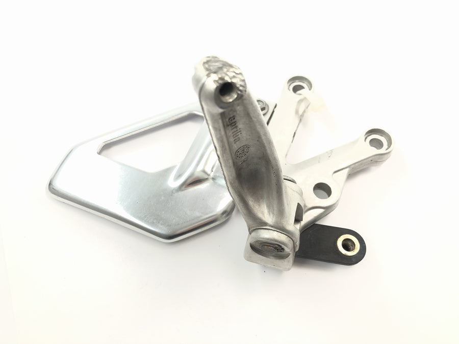 Aprilia RSV 1000 R [2004] - Driver's footrest, right footrest with holder