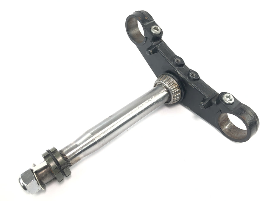 Yamaha MT 03 RM02 [2007] - Lower fork bridge, steering head clamp, steering head bridge at the front