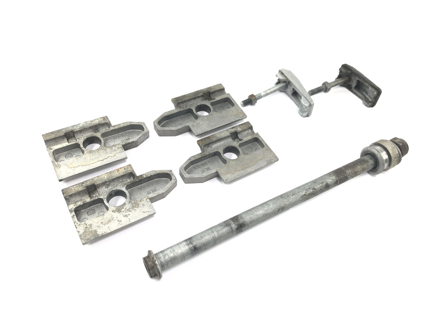 BMW F 650 GS R13 [2000] - Hinterachse mit Kettenspanner
