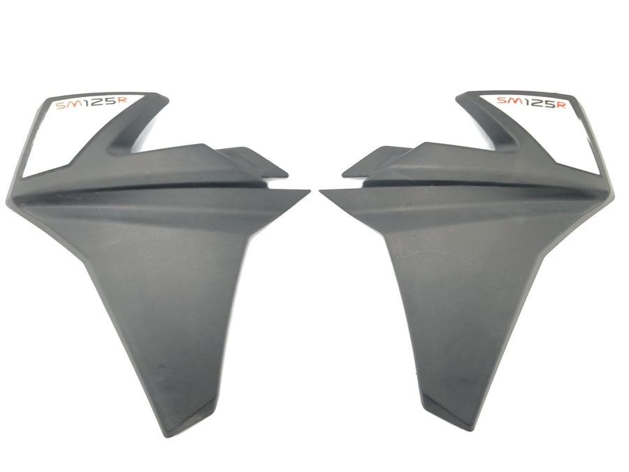 SWM SM 125 R [2018] - Pièces latérales de revêtement plus fraîche revêtue sur le plastique droit gauche