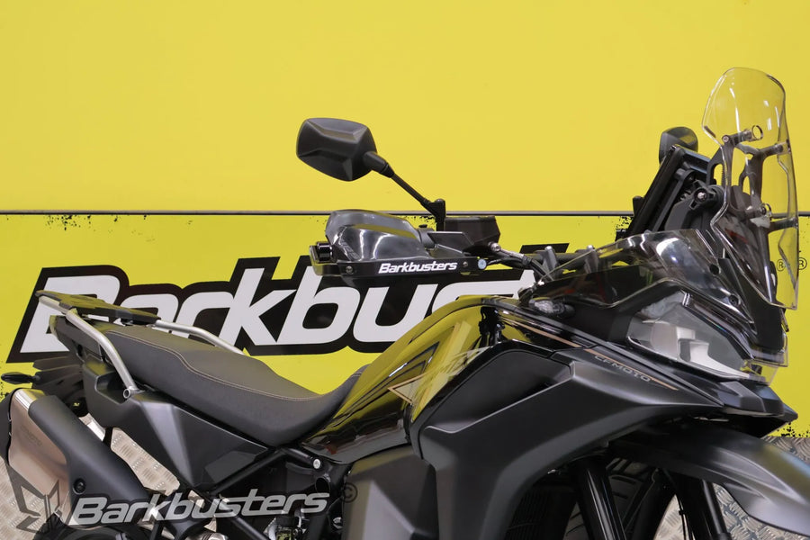 Ducati Multistrada V4 [BARKBUSTERS] – Kit de matériel – Montage en deux points en gros plan