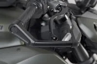 Triumph Daytona 660 [SW-MOTECH] – Hebelschützer mit Windschutz