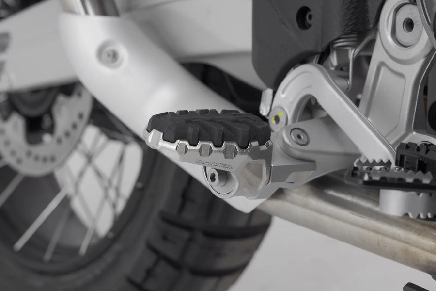 Aprilia Touareg 660 [SW-MOTECH] – Repose-pieds Evolution