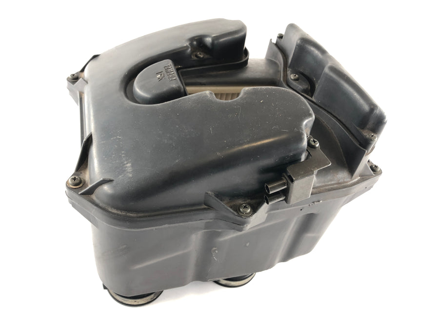 Yamaha V-max 1200 2EN [1997] - Air filter box airbox