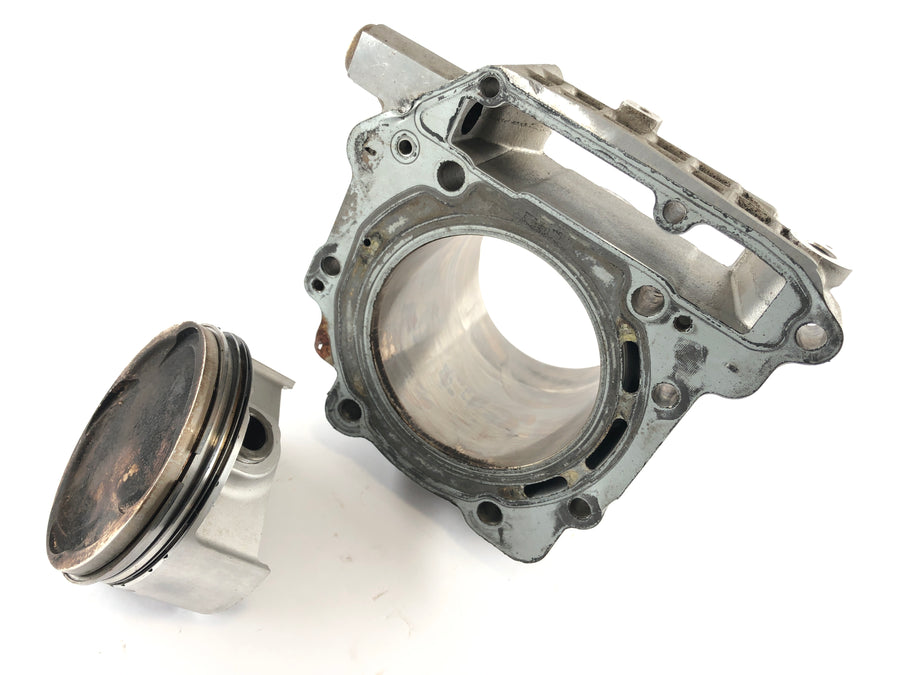 Can Am Spyder SM5 [2009] - Rear Cylinder with Piston
