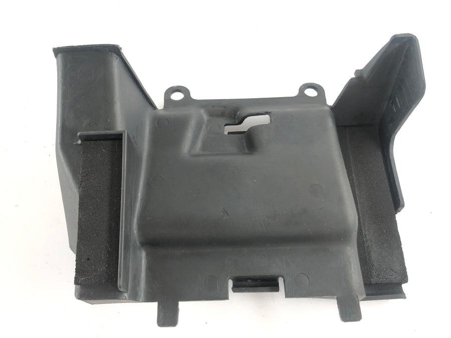 Honda VF 1000 F SC15 [1986] - Carénage intérieur du couvercle de batterie