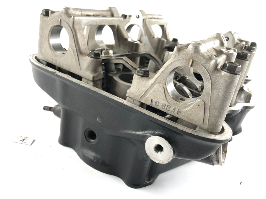 Honda VFR 750 F RC24 [1988] - Cylinder head
