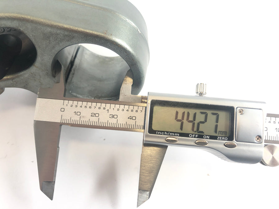 Moto Guzzi Norge 1200 LP [2006] - Lower triple clamp