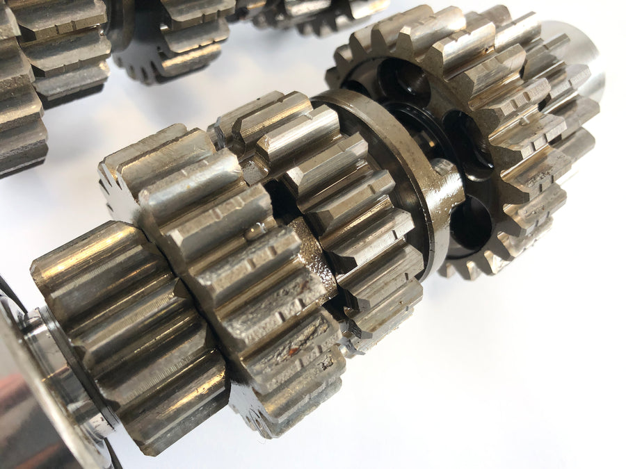 Yamaha XS 650 Type 447 [1975] - gearbox heavy pitting