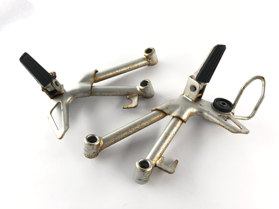 Suzuki Bandit GSF 650 S WVB5 [2005] - Passenger footrests with holder