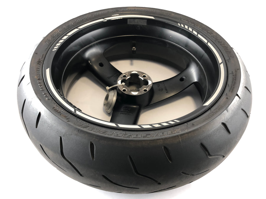 Triumph Daytona 955i T595N [2001] - Rear wheel rim with flaws