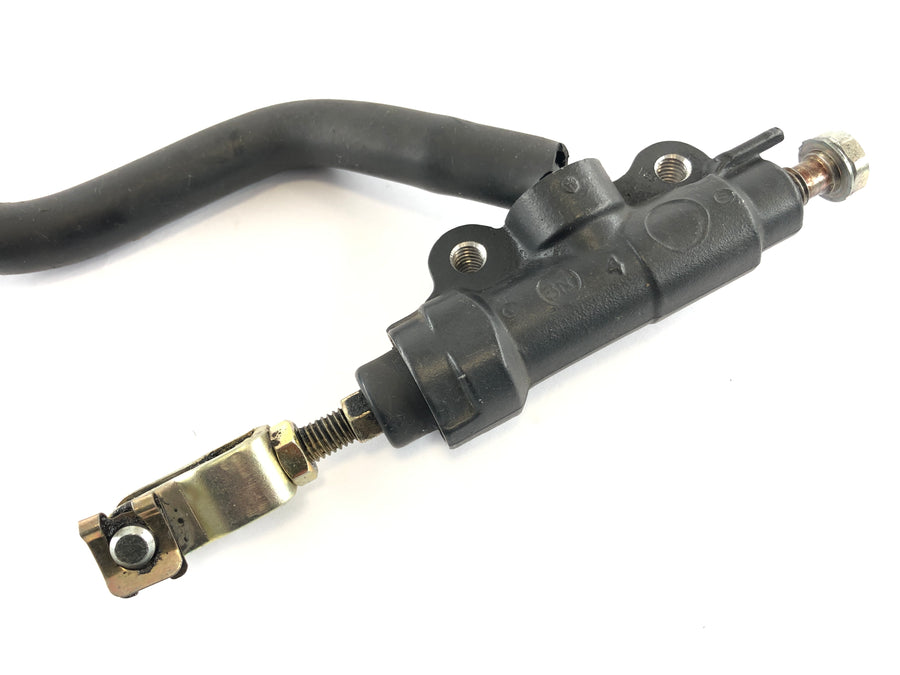 Triumph Thruxton 900 [2004] - rear brake pump