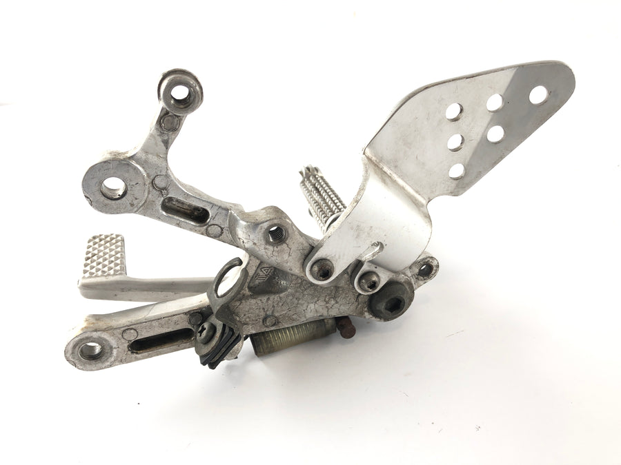 Yamaha YZF R6 RJ03 [2000] - Repose-pied droit avec pédale de frein Repose-pied conducteur