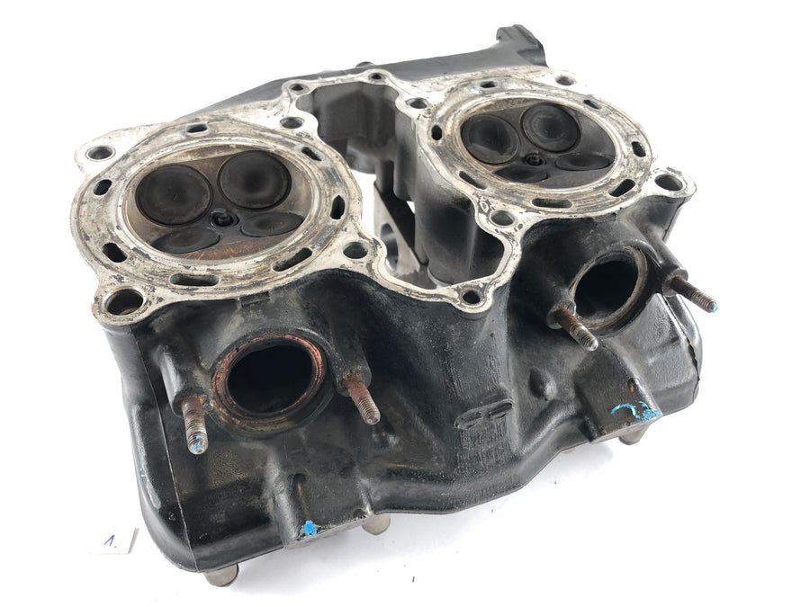 Honda VFR 750 F RC24 [1988] - Cylinder head