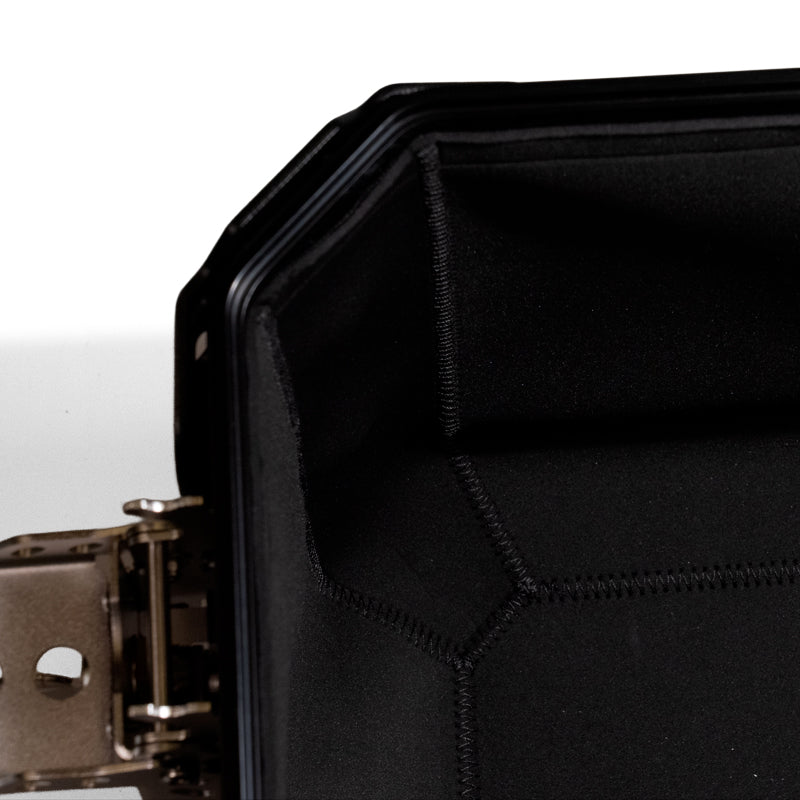 BMW F 900 GS [2023-] - Neopren-Innenfutter für Atlas 32L Aluminiumtasche, Schalldämpferseite