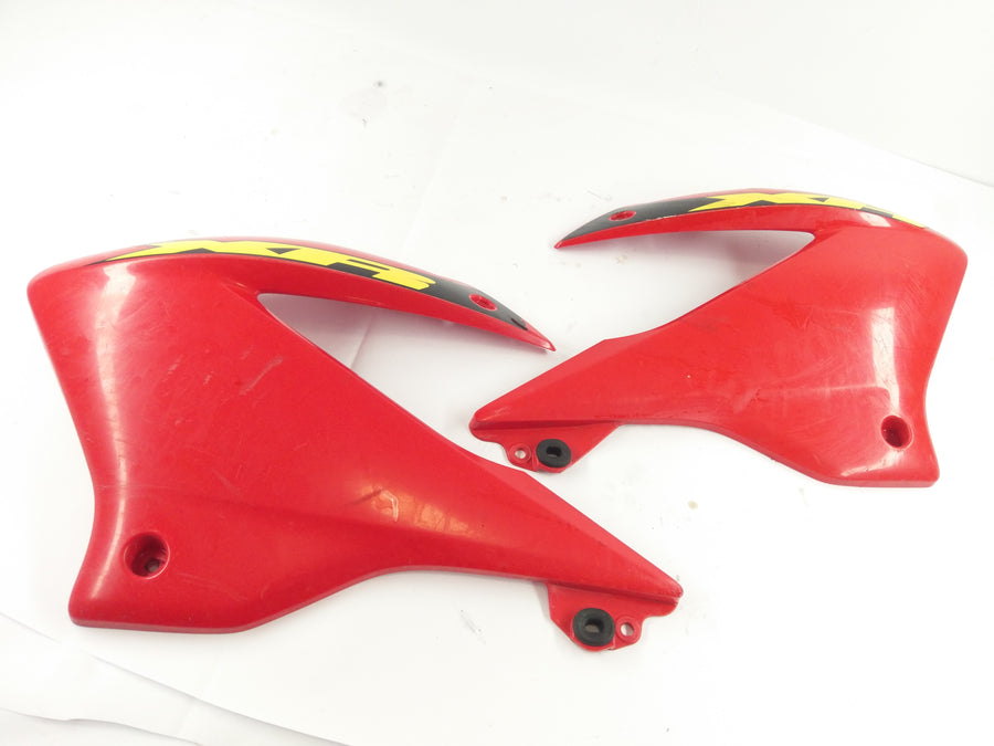 Honda XR 125 L JD19 [2005] - Panneau latéral droit et gauche avec fissure