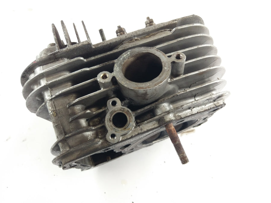 Suzuki Intruder VS 700 VP51A [1986] - Cylinder head