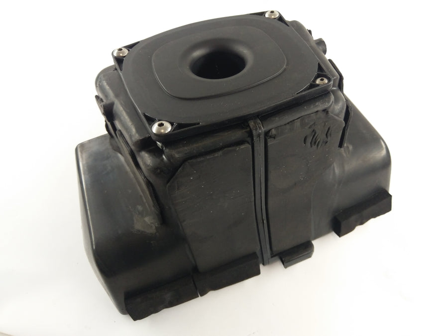 Suzuki GSXR 1100 GV73A [1992] - Airbox