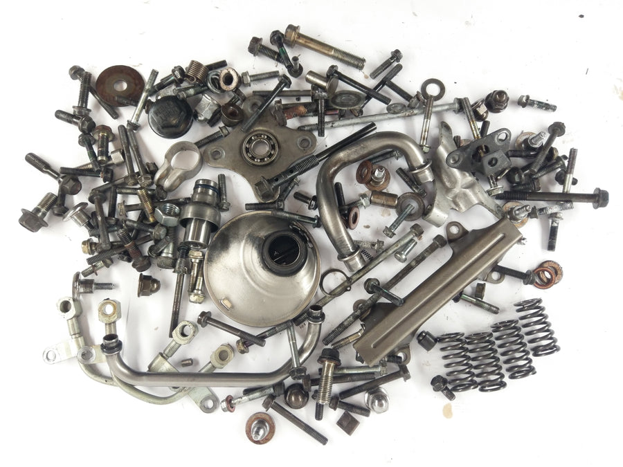 Honda 750 CB Seven Fifty RC42 [1992] - Lot de pièces restantes et vis moteur
